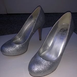 Heart In D 3.5 inch heels; size 7.5